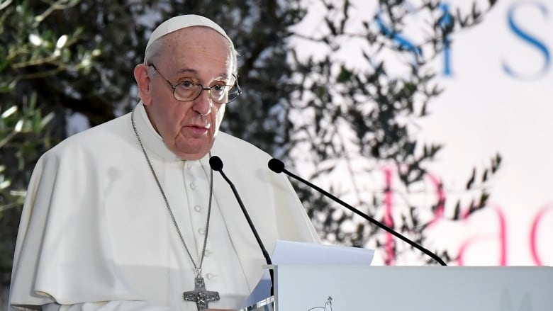 Pope Francis Approves Gay Marriages For Catholic Church