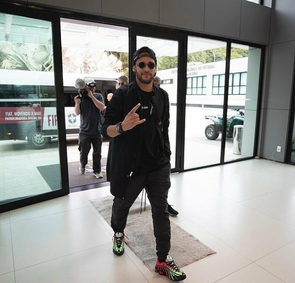 Neymar Joins Brazilian Squad, Arrives With His Private Helicopter