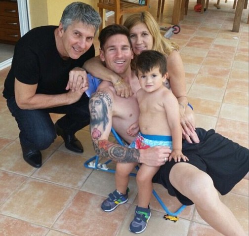 Cute picture of Messi and his family