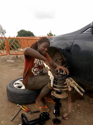 Cute Female Mechanic spotted in Abuja