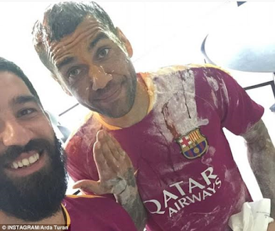 Dani Alves is 33 and players give him a surprise