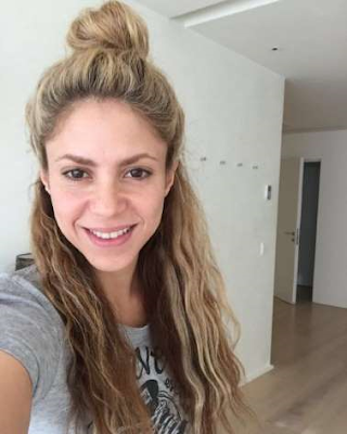 Make-up Free Selfie from Shakira for her Birthday