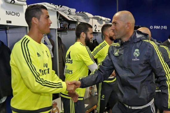 Zinedine Zidane starts training Real Madrid Squad - Photo with Ronaldo