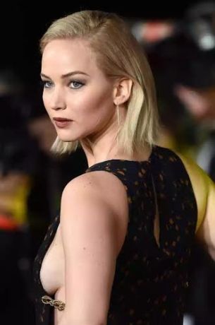 Jennifer Lawrence stuns at Hunger Games London premiere