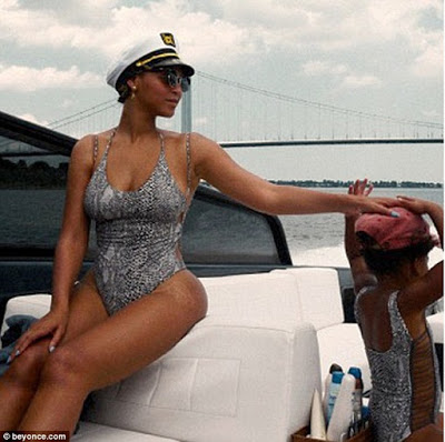 Beyonce and Blue Ivy in matching swimsuits