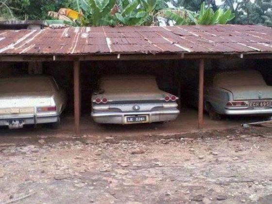Classic cars in ruins - The garage of a former Nigerian Senator