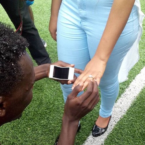 Nigerian Comedian Akpororo proposes to girlfriend in a football match