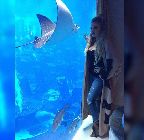 Khloe Kardashian in an $8k a night underwater Dubai hotel room