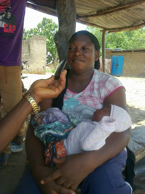 Woman treks to Abuja with her baby to congratulate Buhari
