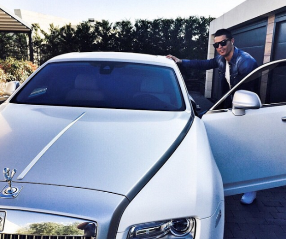 C Ronaldo shows off new 2015 Rolls Royce Phantom