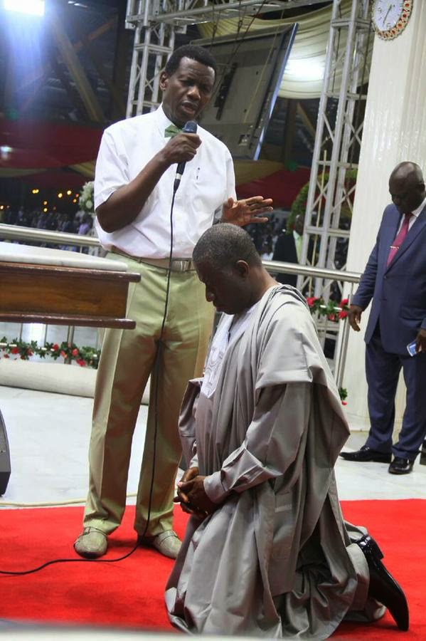 Enoch Adeboye prays for President Jonathan