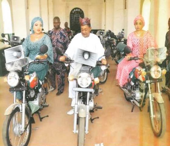 Alaafin of Oyo, Oba Lamidi Olayiwola Adeyemi III donates 20 motorcycles for APC Campaign