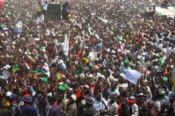 GEJ stopped at Kano yesterday for campaign and the turnout was massive