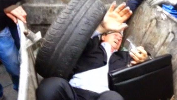 Ukraine's Ex-minister thrown into rubbish bin by angry mob (photos)